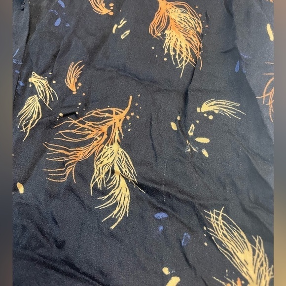 Gentle Fawn pajama set. Shirt and shorts in navy with a feathery pattern. Sz XS - Picture 6 of 6